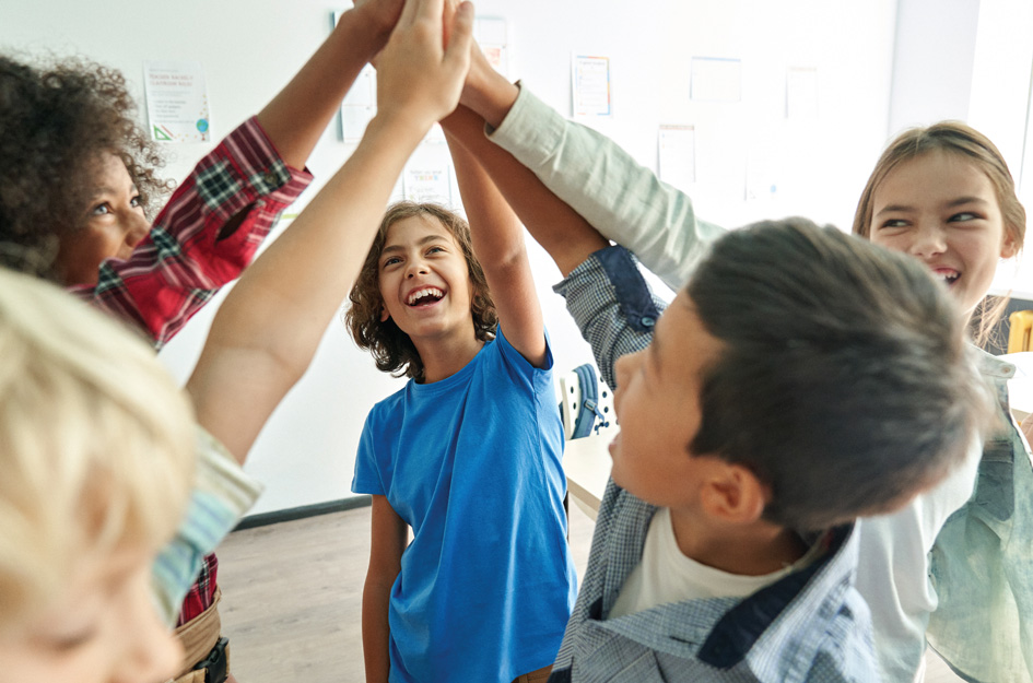 Developing Teamwork Skills & How Working Together Drives Success in the Workplace