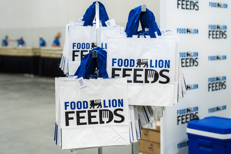 Food Lion Feeds bags